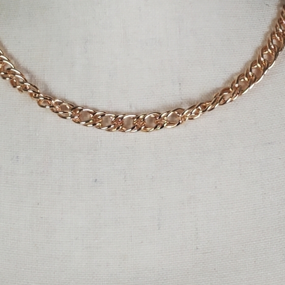 NWOT Forever 21 necklace, gold colored chain - Picture 2 of 2